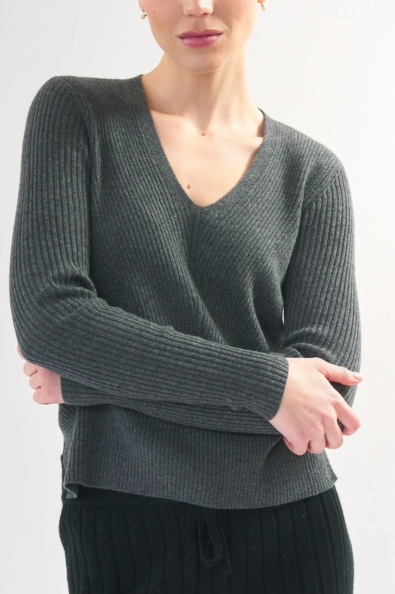 Robertson Madison 100% Cashmere V-Neck Sweater CC-265 | Dark Heather Grey | Clearance Final Sale